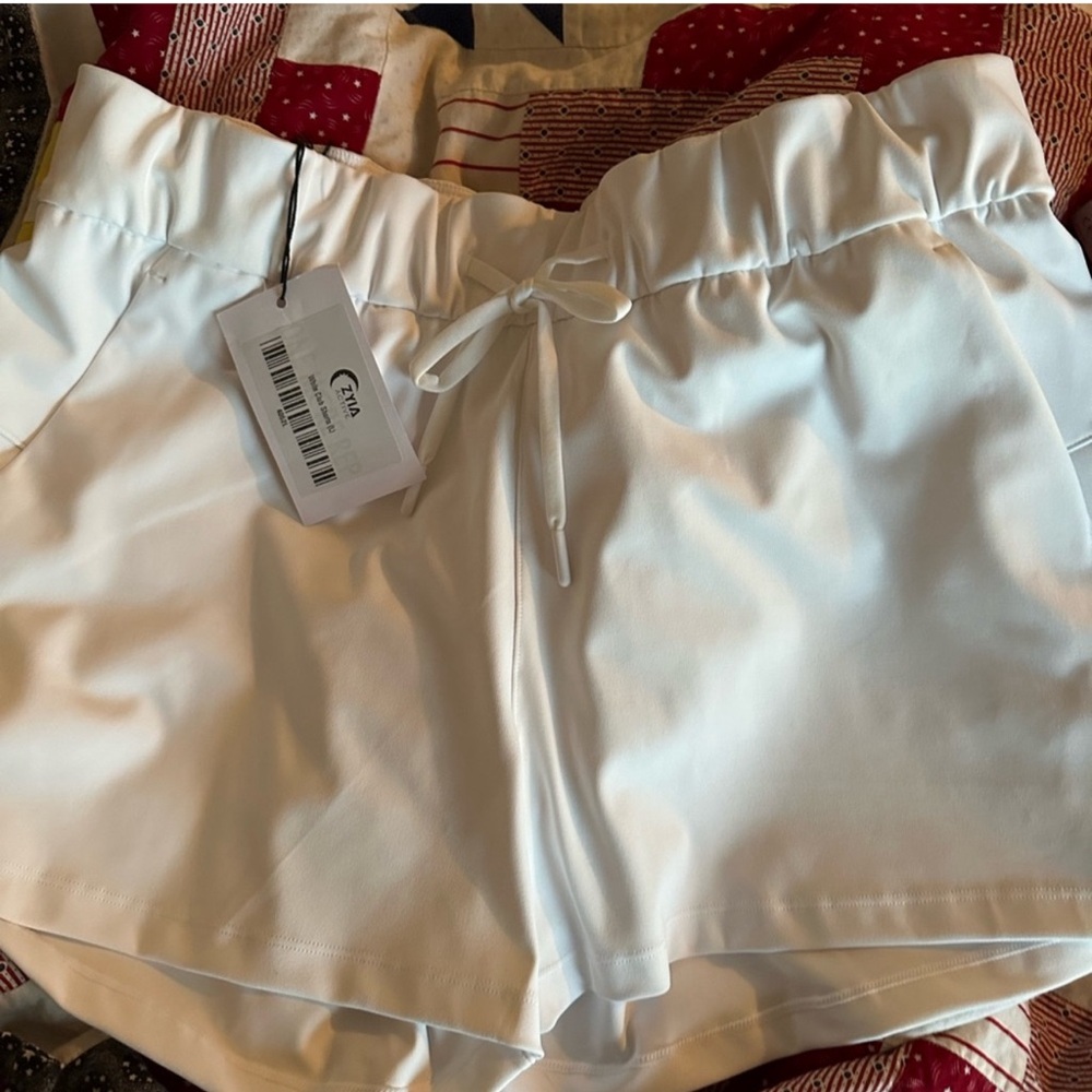 ZYIA White club shorts L